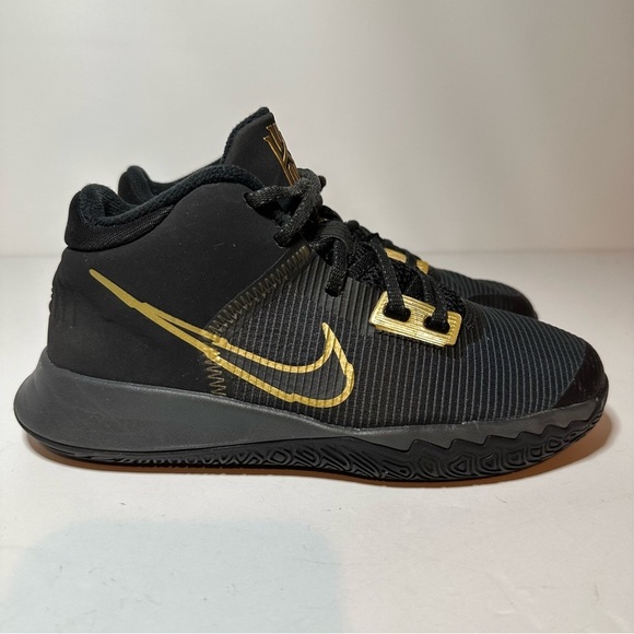 Nike Kyrie Flytrap 4 (GS) Size 4.5Y Black/Gold Kids Basketball Shoes CT5537-005 - Picture 1 of 9